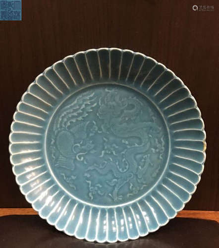 A BLUE GLAZE PLATE WITH DRAGON&PHOENIX PATTERN