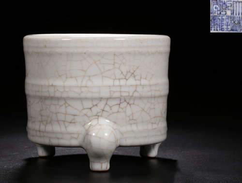 A FANGGE GLAZE STRING PATTERN TRIPOD CENSER