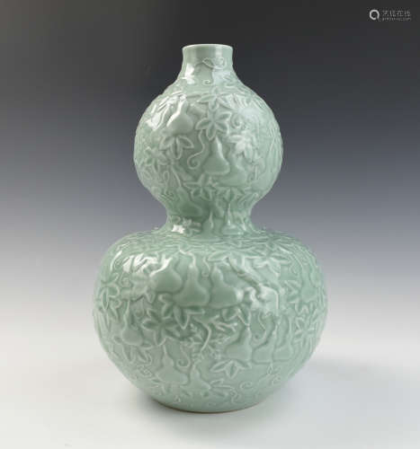 Chinese Celadon-Glazed Gourd Vase w/ Qianlong Mark
