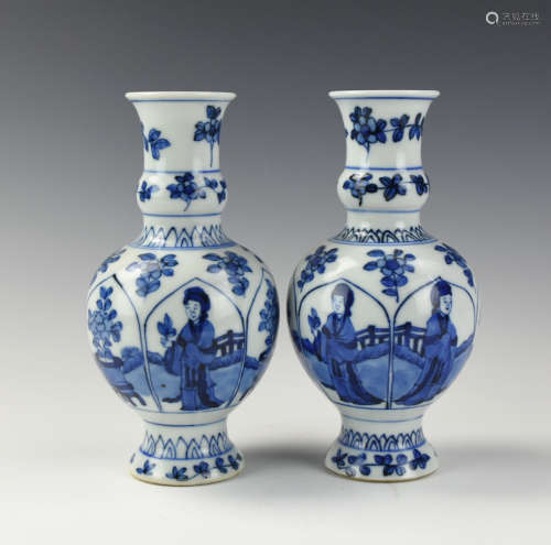 Pair of Blue and White Garlic Head Vase