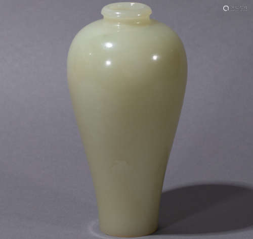 Ancient Chinese Hetian Jade Vase中國古代和田玉瓶