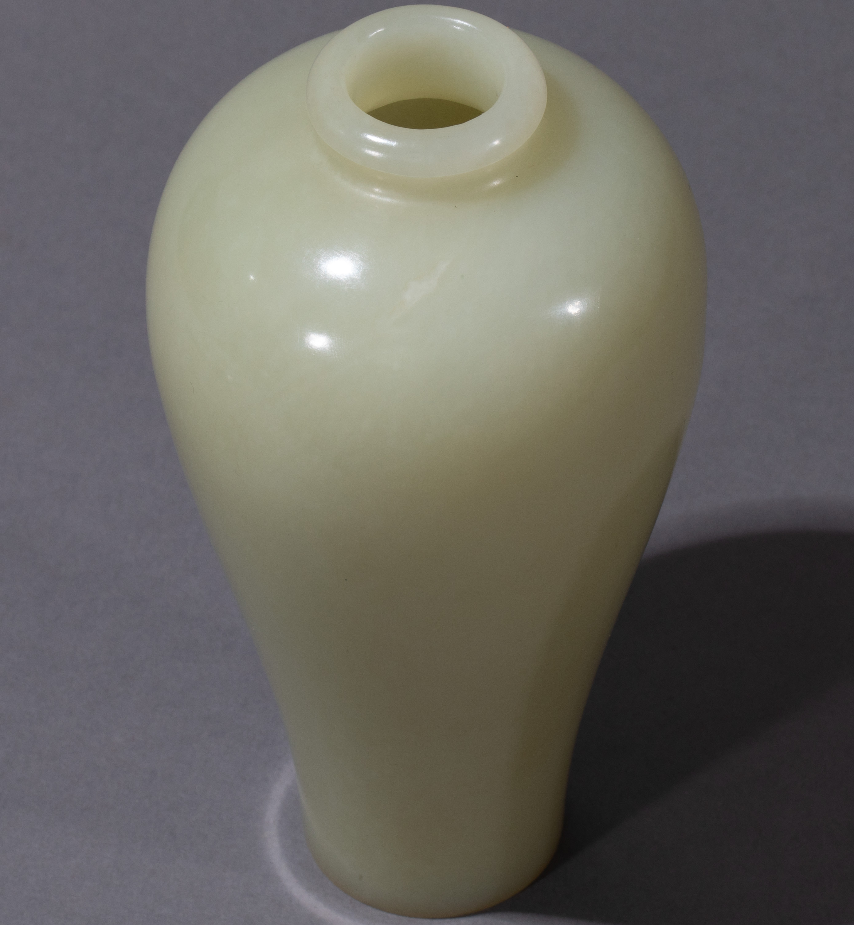 ancient chinese hetian jade vase中国古代和田玉瓶
