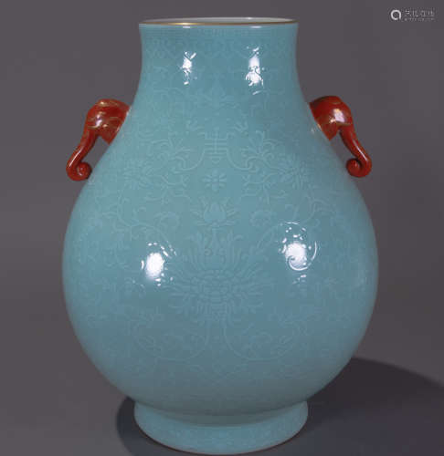Ancient Chinese bean green glaze vase with red binaural ears中國古代豆青釉雙耳尊