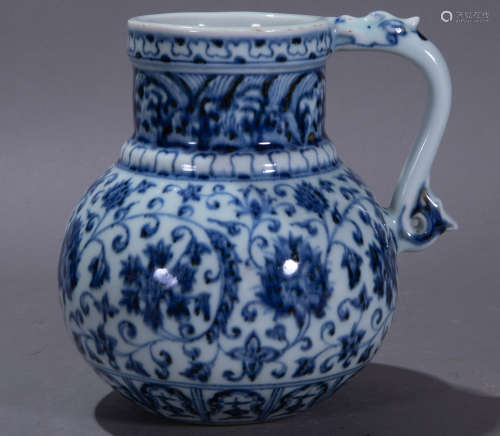 ancient Chinese blue and white porcelain wine pot with a handle中國古代青花瓷酒具