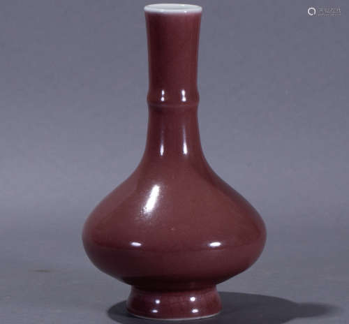 ancient Chinese red glazed long-necked vase中國古代紅釉長頸瓶