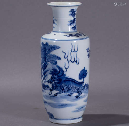 ancient Chinese blue and white vase with mark guangxu, depicting with Kirin pattern中國古代青花花瓶