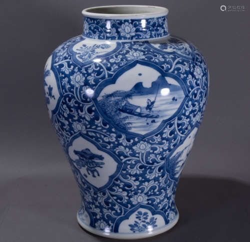 ancient Chinese blue and white porcelain pot中國古代青花將軍罐