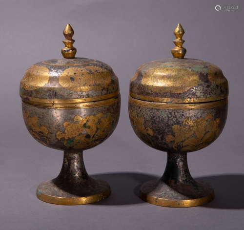 A pair of ancient Chinese gilt bronze buckets一對中國古代銅鎏金鬥