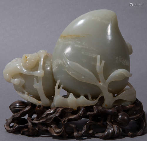 Ancient Chinese Hetian jade carved peaches figure and seating中國古代和田玉桃形擺件
