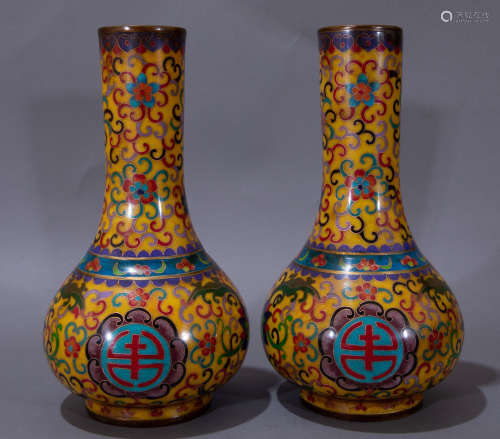 A pair of ancient Chinese enamel long-necked vase一對中國古代琺瑯彩長頸瓶