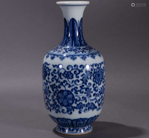 ancient Chinese blue and white porcelain long-necked vase with mark中國古代青花瓷長頸瓶