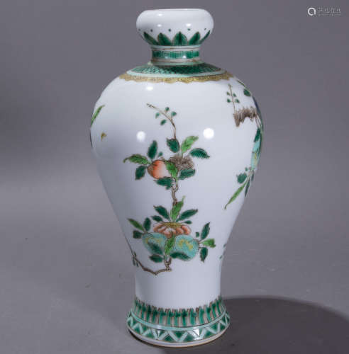 Ancient Chinese wucai garlic head-shaped vase中國古代五彩蒜頭瓶