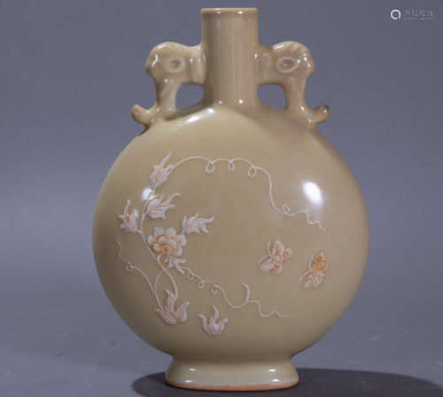ancient Chinese yellow glaze vase中國古代黃釉抱月瓶