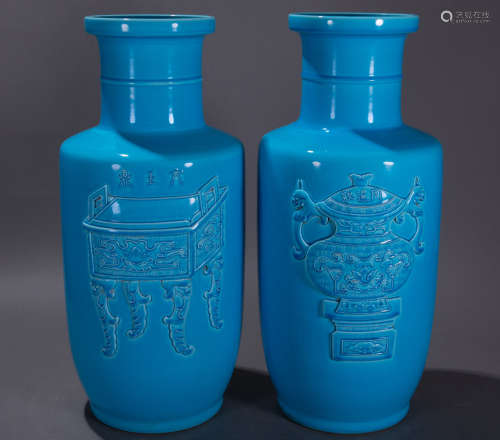 A pair of ancient Chinese blue glaze bottles一對中國古代藍釉賞瓶