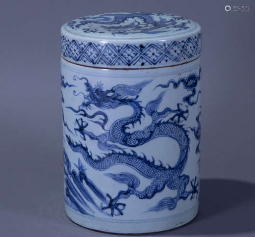 ancient Chinese blue and white porcelain jar with lid, dragon pattern中國古代青花龍紋蓋罐