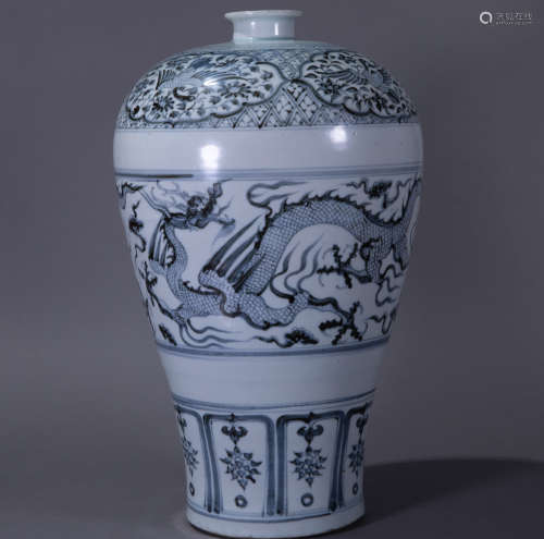 Ancient Chinese blue and white porcelain plum bottle中國古代青花瓷梅瓶