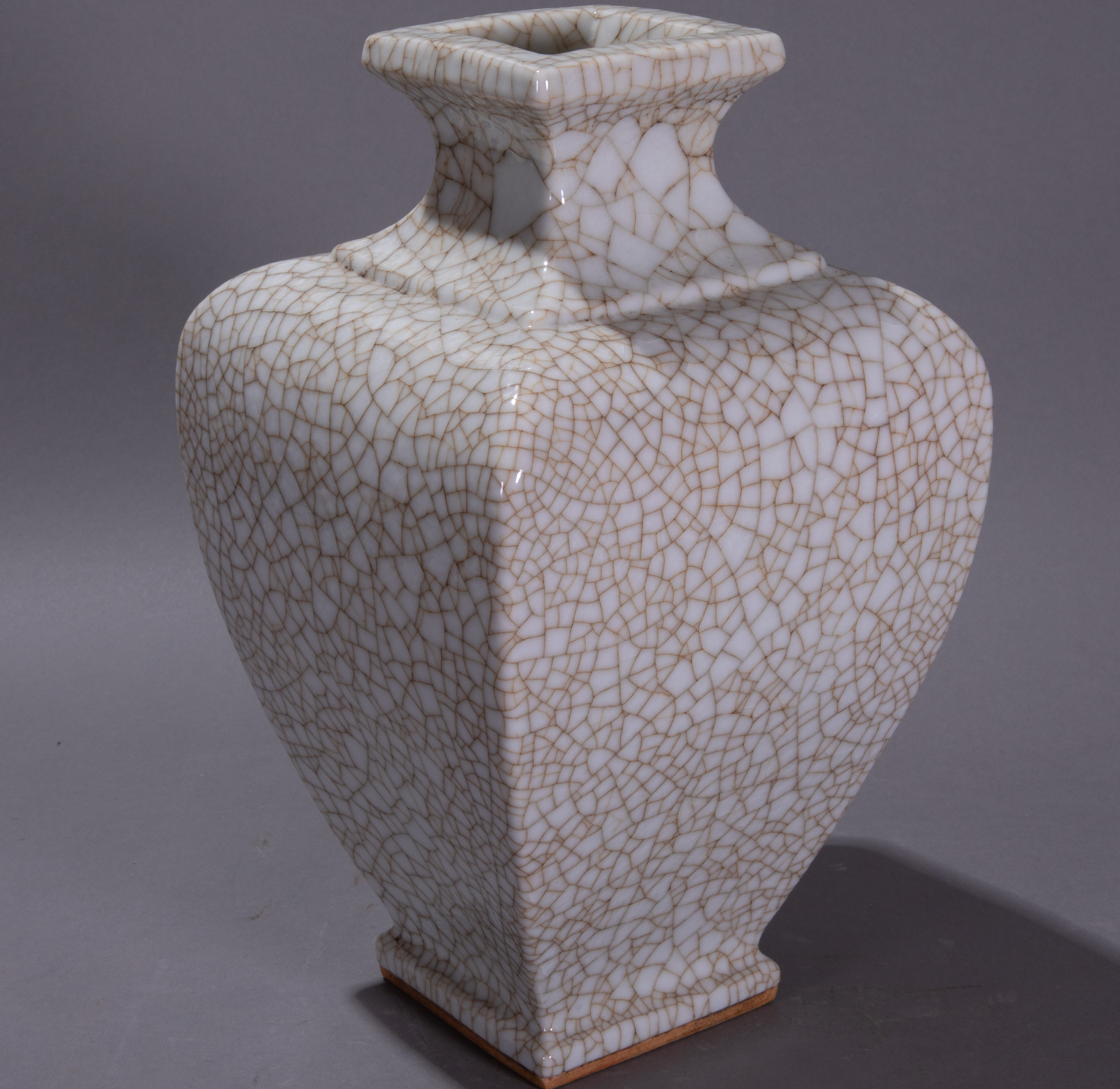 ancient chinese guan kiln square bottle中國古代官窯方瓶
