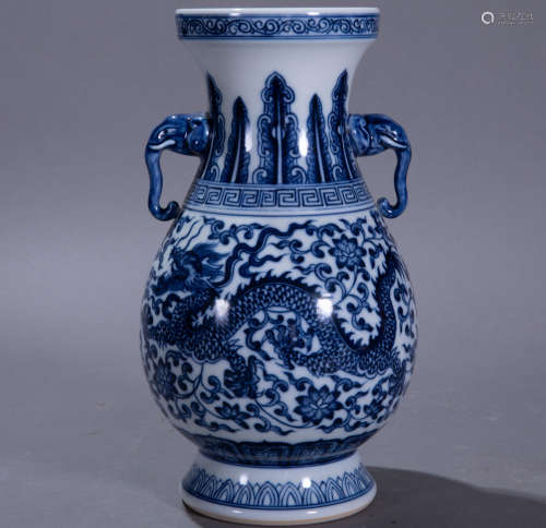 Ancient Chinese blue and white porcelain vase with two handles中國古代青花雙耳瓶