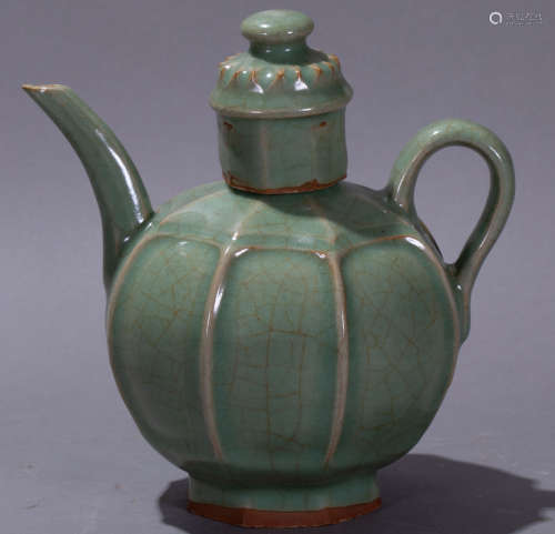 Ancient Chinese Longquan Kiln Pot with lid中國古代龍泉窯執壺