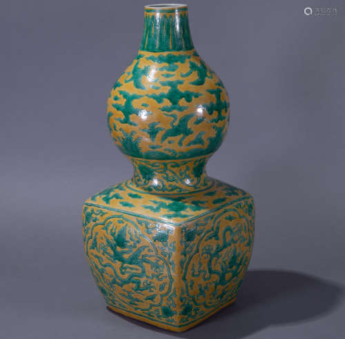 ancient Chinese yellow-green glazed gourd bottle中國古代黃綠釉葫蘆瓶