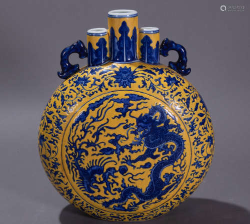 ancient Chinese yellow glaze bottle中國古代黃釉抱月瓶