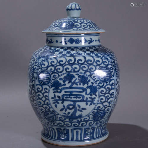 ancient Chinese blue and white porcelain jar with lid中國古代青花瓷蓋罐