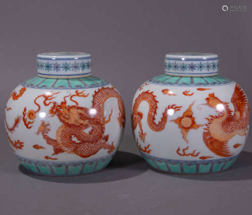 A pair of ancient Chinese wucai porcelain jars with lid一對中國古代五彩蓋罐