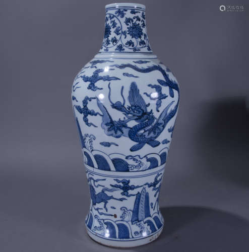 ancient Chinese blue and white porcelain vase中國古代青花瓷花瓶