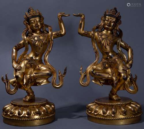 A pair of bronze gilt statues一對中國古代銅鎏金佛像
