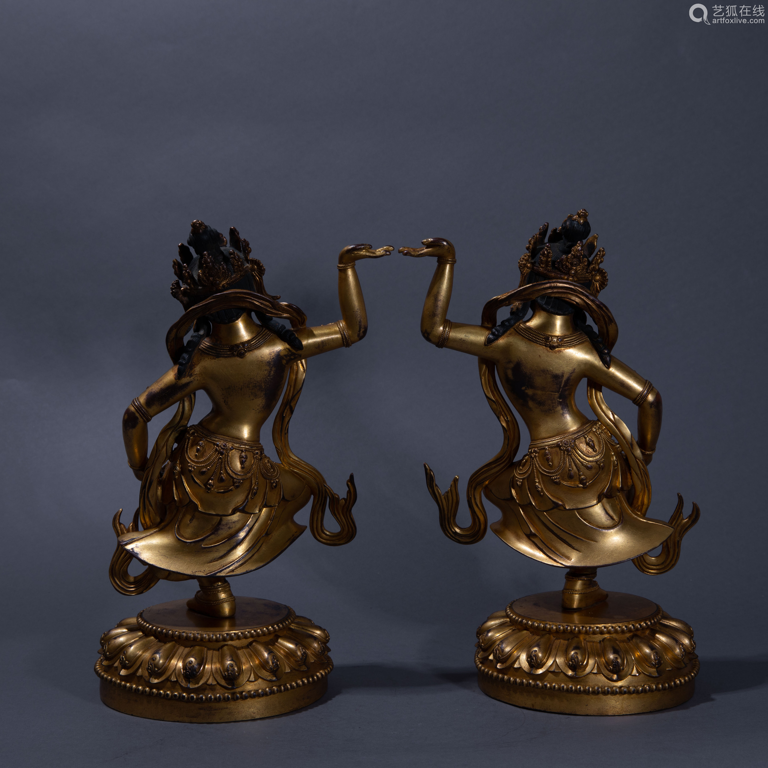 a pair of bronze gilt statues一對中國古代銅鎏金佛像