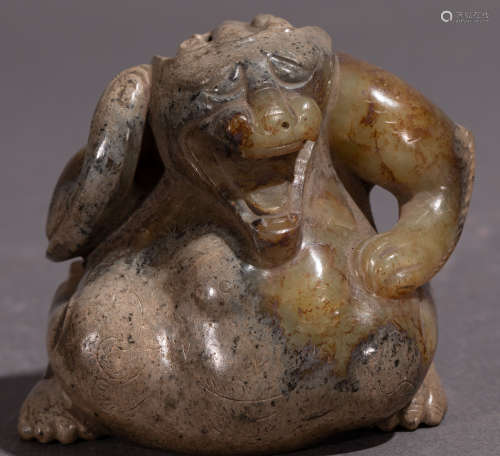 Ancient Chinese Hetian jade carving bear中國古代和田玉雕熊