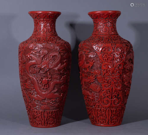 A pair of ancient Chinese lacquer vases一對中國古代漆器花瓶