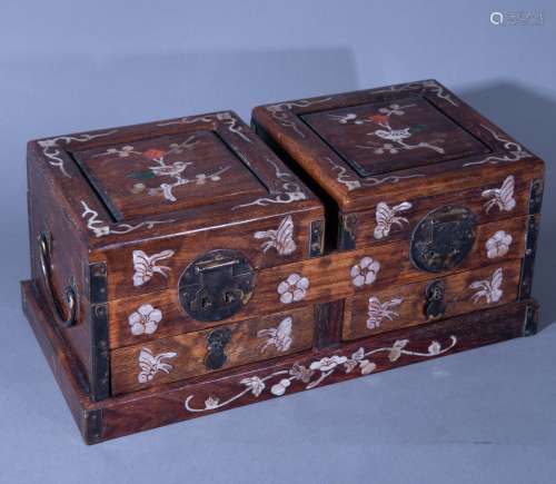 Ancient Chinese Huanghuali Dressing Box Inlaid with Shell中國古代黃花梨鑲嵌貝殼梳妝盒
