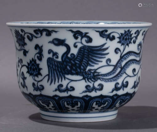 ancient Chinese blue and white porcelain cup中國古代青花瓷杯