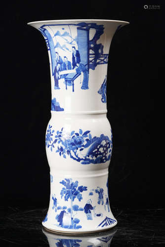 青花人物纹饰花觚 Blue and white figures decorated with flower Gu