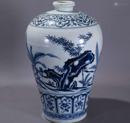ancient Chinese blue and white plum bottle中國古代青花梅瓶