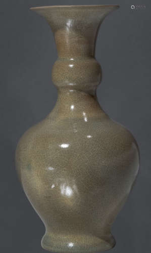 Ancient Chinese Ru Kiln Bottle中國古代汝窯盤口瓶