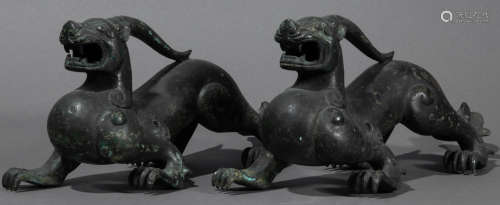 A pair of ancient Chinese bronze beasts一對中國古代青銅神獸