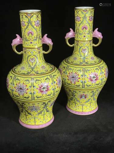 黄地粉彩花卉双龙耳大瓶一对 A pair of yellow ground pink flower double dragon ear big bottles