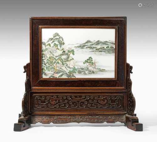 粉彩山水纹饰插屏 Pastel landscape decorative screen