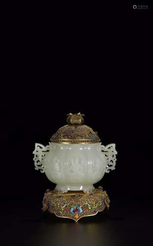 银鎏金花卉纹饰和田玉盖炉 Silver gilded flower pattern and Hetian jade covered stove