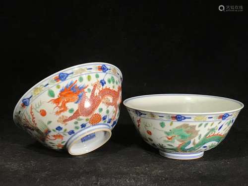 青花豆彩龙凤碗一对 Blue and white bean color dragon and Phoenix bowl