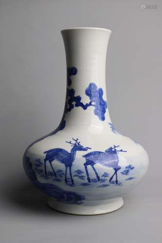 青花花卉鹿纹荸荠瓶 Blue and white flower water chestnut bottle with deer pattern