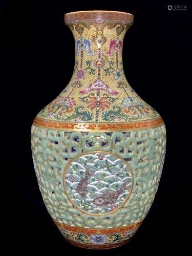 黄地豆青釉镂空龙纹瓶 Huangdi Douqing glaze hollow dragon vase
