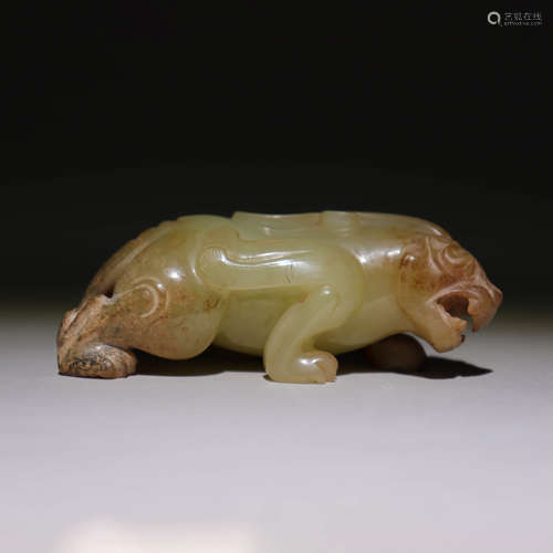 和田玉狮子摆件 Hetian jade lion ornament