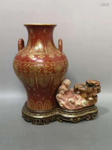 雕瓷海水红釉描金双耳瓶 Carved porcelain sea water red glaze gold tracing double ear bottle