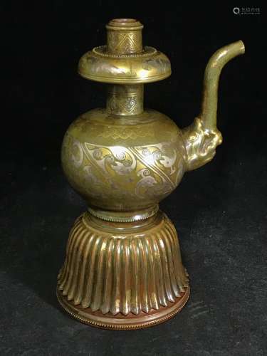 茶叶末描金贲巴壶 A teapot decorated with gold