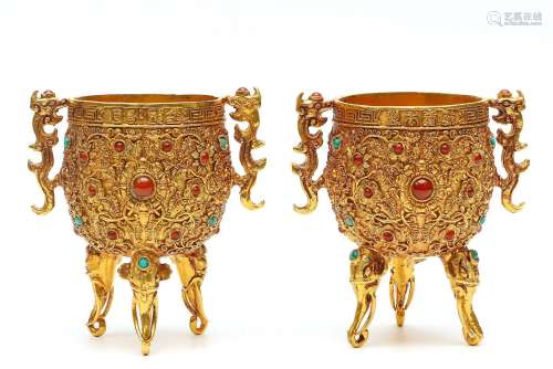 铜鎏金三足双耳杯一对 A pair of bronze gilded cup with three feet and two ears