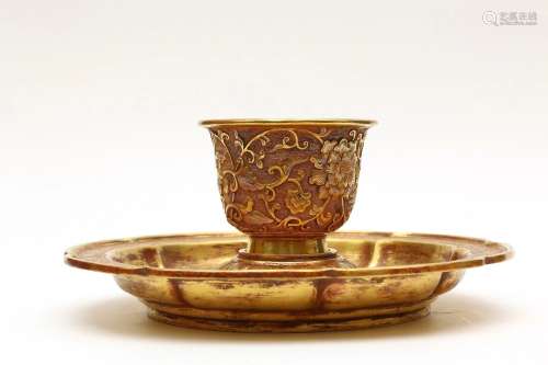 铜鎏金簪花杯碟一套 A set of bronze gilt Zan flower cup and dish