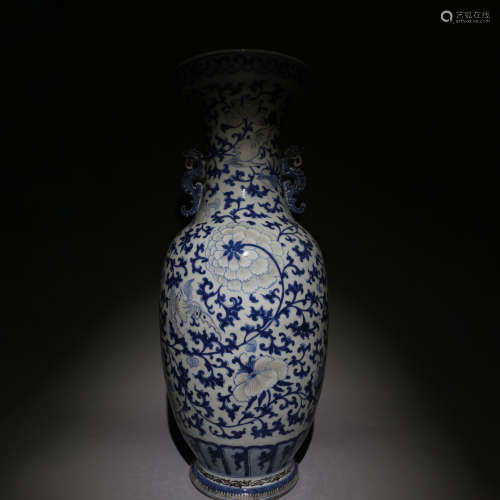 青花釉里红缠枝莲纹饰双耳瓶 Blue and white porcelain vase with red twined branch lotus pattern